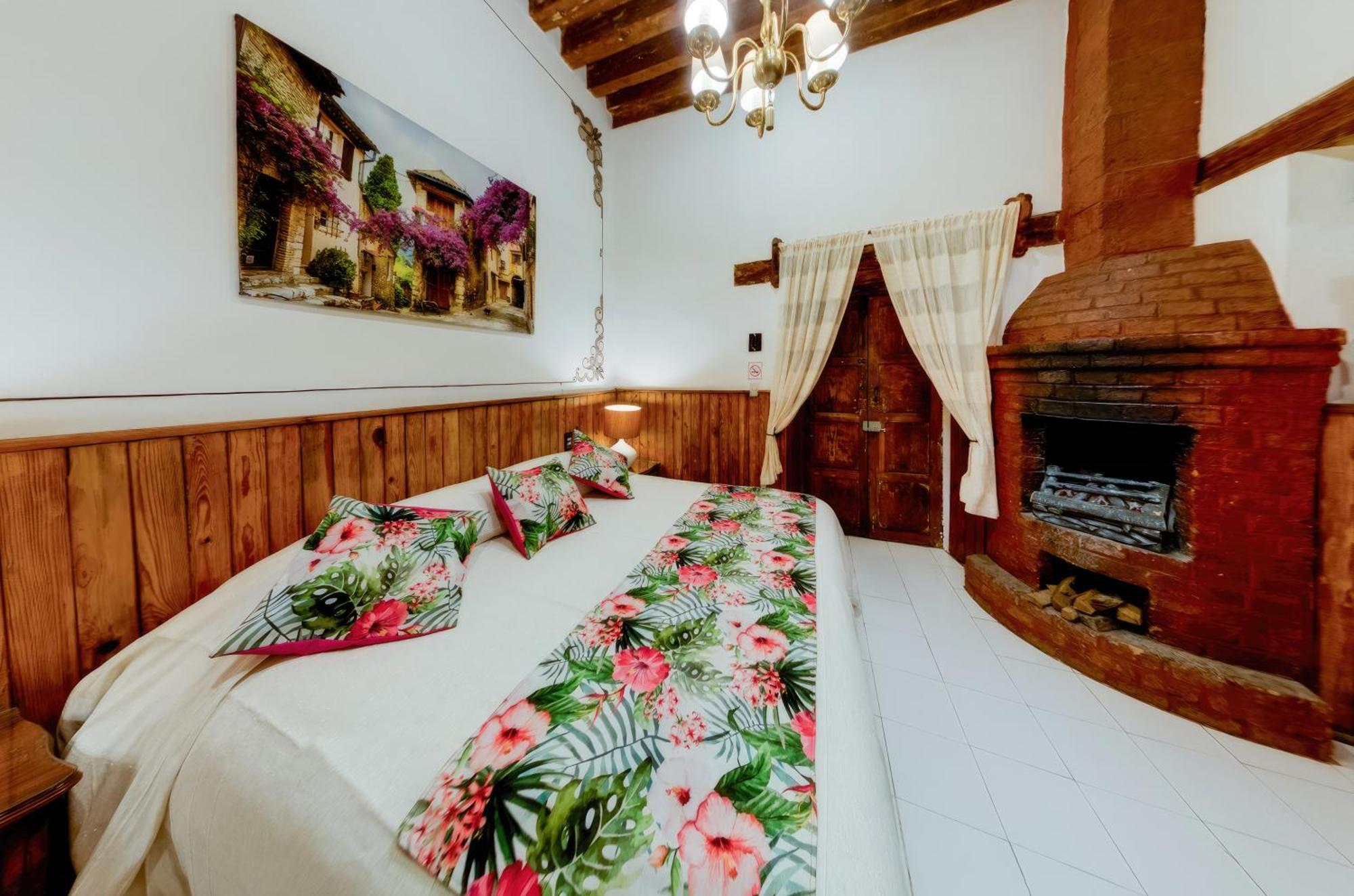 Hotel Casa Baez ปาทซ์คูเอโร ภายนอก รูปภาพ