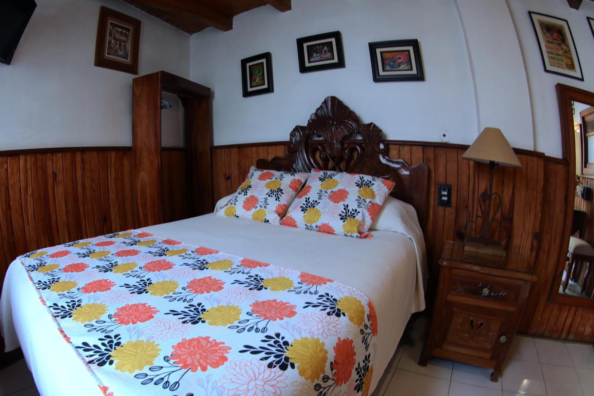 Hotel Casa Baez ปาทซ์คูเอโร ภายนอก รูปภาพ
